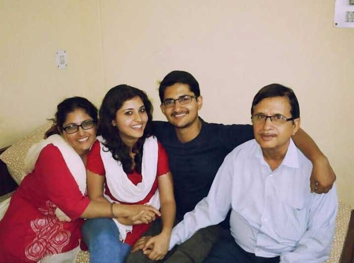 Hareem Farooqui with Family