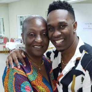 Dwayne Bravo Debut, Height, Parents Name, Wife Name, Age & Income - info  Knocks