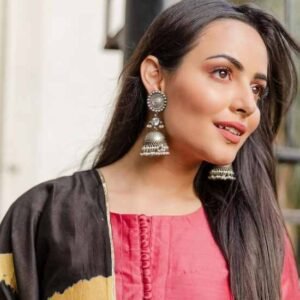 Aanchal Munjal Bio, Parents, Affairs, Husband Name, Age & Income - info