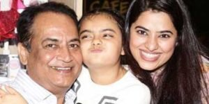 Ruhanika-Dhawan-with-parents