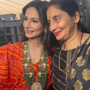 Aneri Vajani with mother
