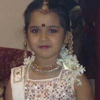 Roshni Walia childhood Image